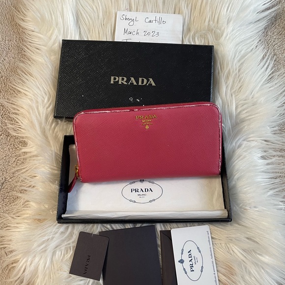Prada Wallet - Picture 2 of 8